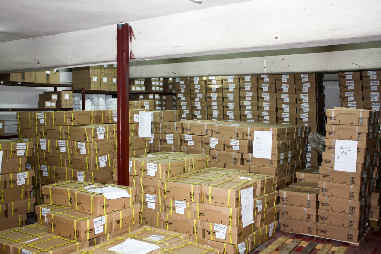 高威中正倉庫-施耐德三菱產品庫存